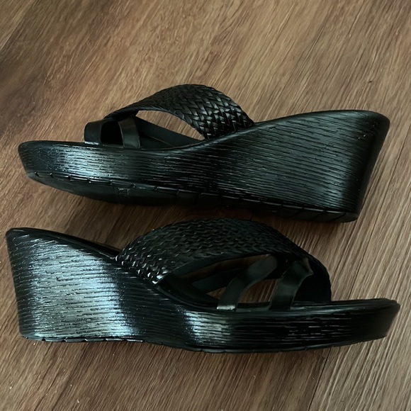 Size 8.5 black wedge sandals/wedges. Worn once, excellent condition - Picture 3 of 3